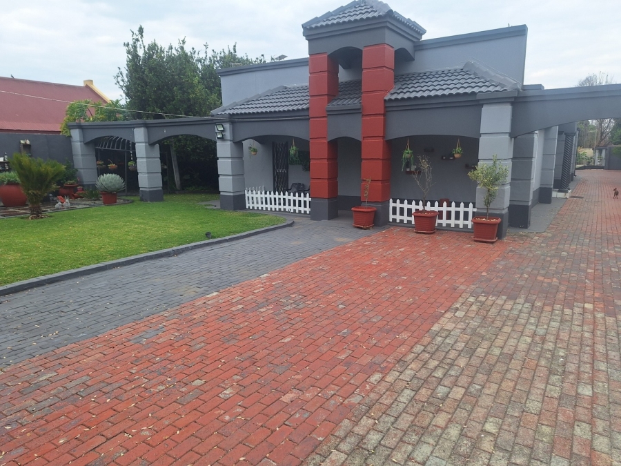 5 Bedroom Property for Sale in Miederpark North West